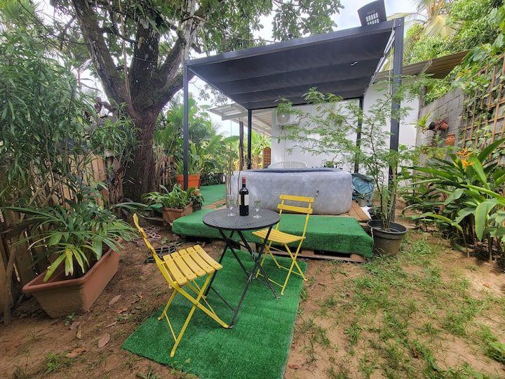 Terrasse avec pergola et table bistro